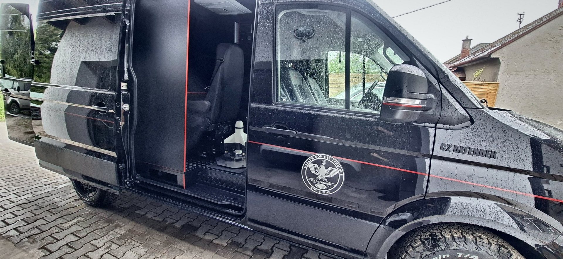 C2 Defender — Mission cabin and operator compartment